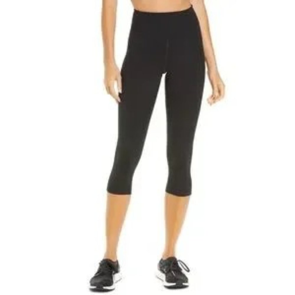 GIRLFRIEND COLLECTIVE High Waist Capri Leggings In Black with small front pocket
